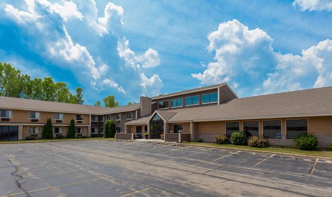 AmericInn by Wyndham Hartford Exterior