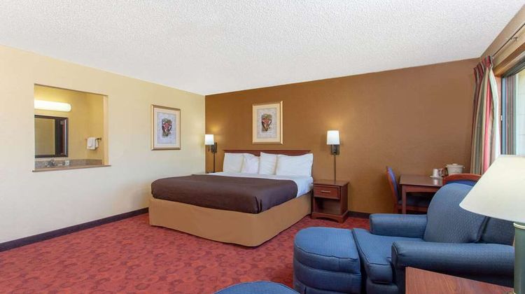 AmericInn by Wyndham West Bend Room