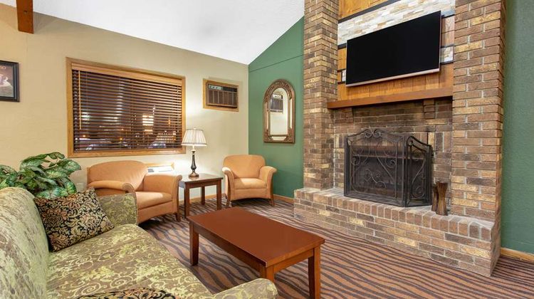 AmericInn by Wyndham West Bend Lobby