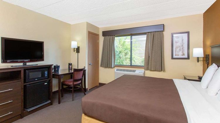 AmericInn by Wyndham West Bend Room