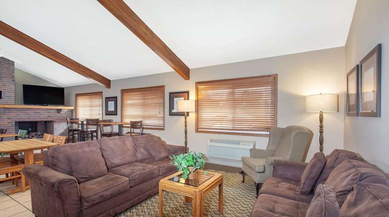<b>AmericInn by Wyndham Willmar Lobby</b>. Images powered by <a href="https://iceportal.shijigroup.com/" title="IcePortal" target="_blank">IcePortal</a>.