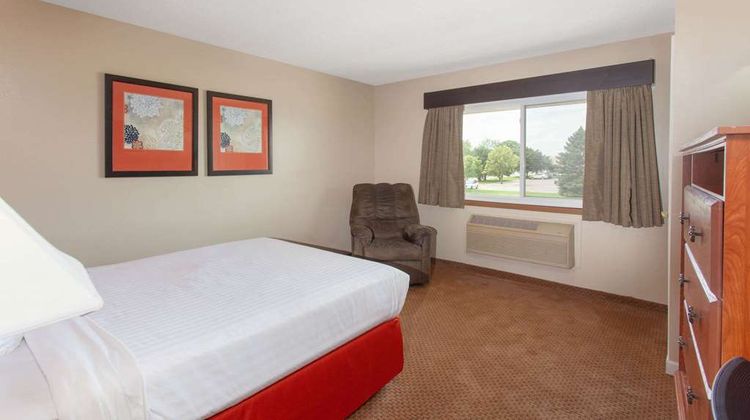 AmericInn by Wyndham Willmar Room