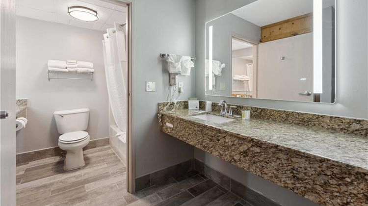 AmericInn by Wyndham Wisconsin Dells Room