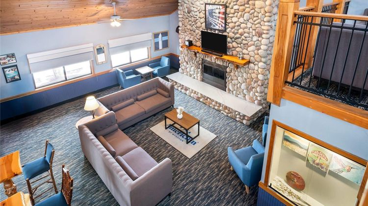 AmericInn by Wyndham Wisconsin Dells Lobby