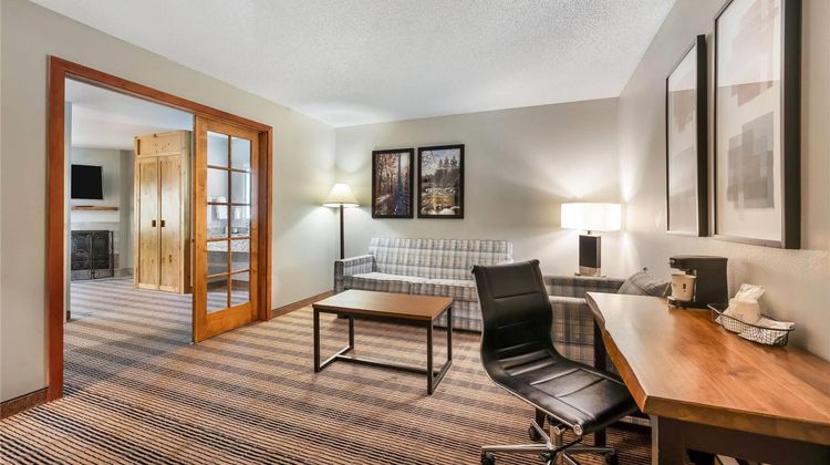 AmericInn by Wyndham Wisconsin Dells Suite