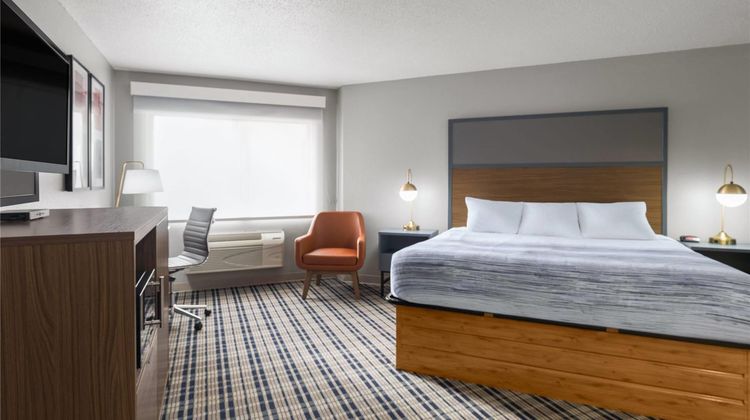 AmericInn by Wyndham Muscatine Suite
