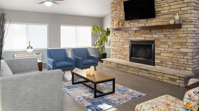<b>AmericInn by Wyndham Muscatine Lobby</b>. Images powered by <a href="https://iceportal.shijigroup.com/" title="IcePortal" target="_blank">IcePortal</a>.