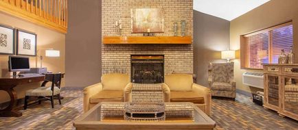 AmericInn by Wyndham Rhinelander Lobby
