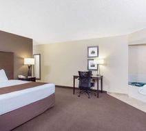 AmericInn by Wyndham Rhinelander Room