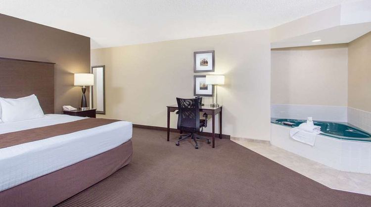 AmericInn by Wyndham Rhinelander Room