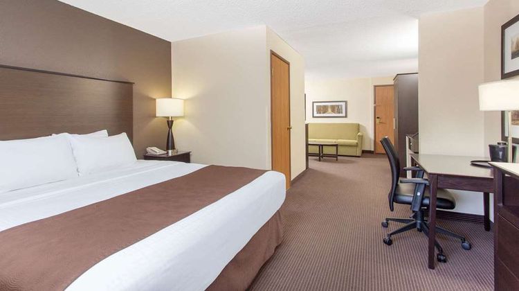 AmericInn by Wyndham Rhinelander Suite