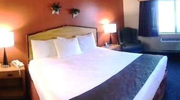 AmericInn by Wyndham Oswego Suite
