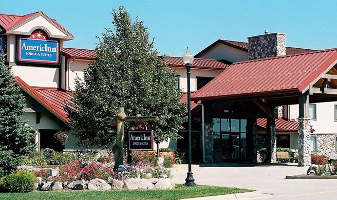 AmericInn by Wyndham Oswego Exterior