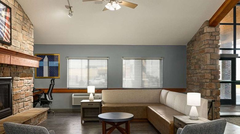 <b>AmericInn by Wyndham Lincoln South Lobby</b>. Images powered by <a href="https://iceportal.shijigroup.com/" title="IcePortal" target="_blank">IcePortal</a>.
