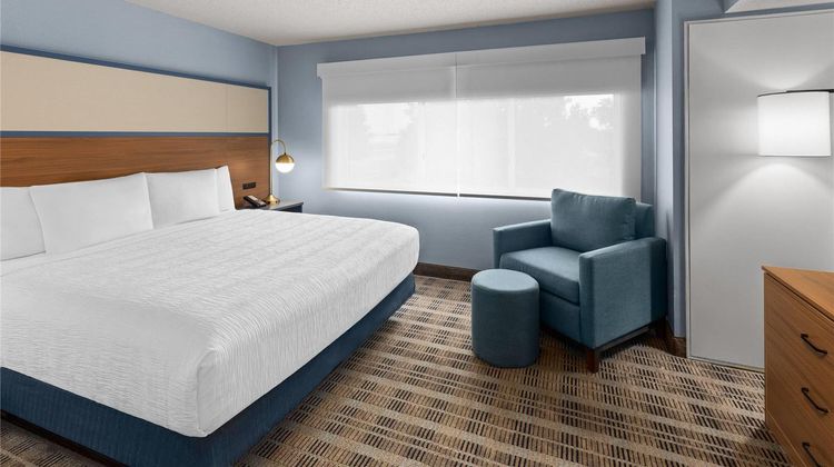 AmericInn by Wyndham Monmouth Suite