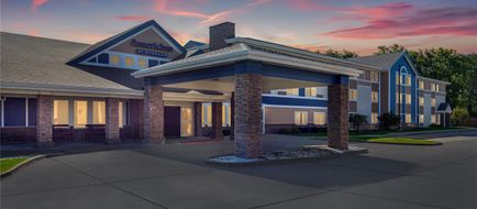 AmericInn by Wyndham Monmouth Exterior