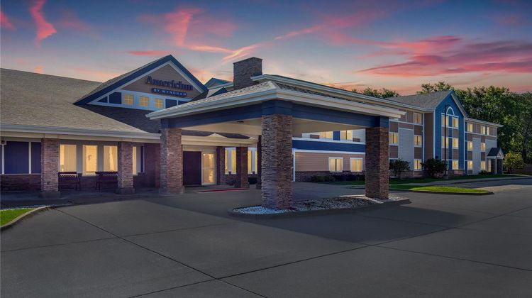 AmericInn by Wyndham Monmouth Exterior