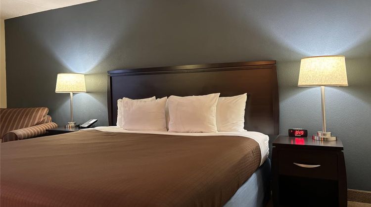 AmericInn by Wyndham Monmouth Room