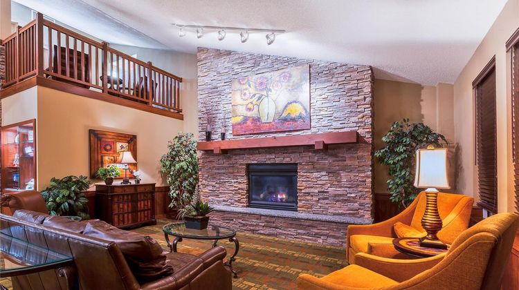 AmericInn by Wyndham Monmouth Lobby