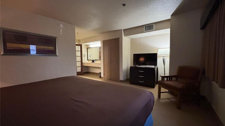 <b>AmericInn by Wyndham Monmouth Room</b>. Images powered by <a href="https://iceportal.shijigroup.com/" title="IcePortal" target="_blank">IcePortal</a>.