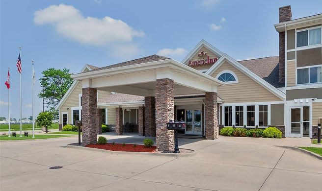 AmericInn by Wyndham Monmouth Exterior