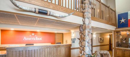AmericInn by Wyndham Pampa Event Ctr Lobby