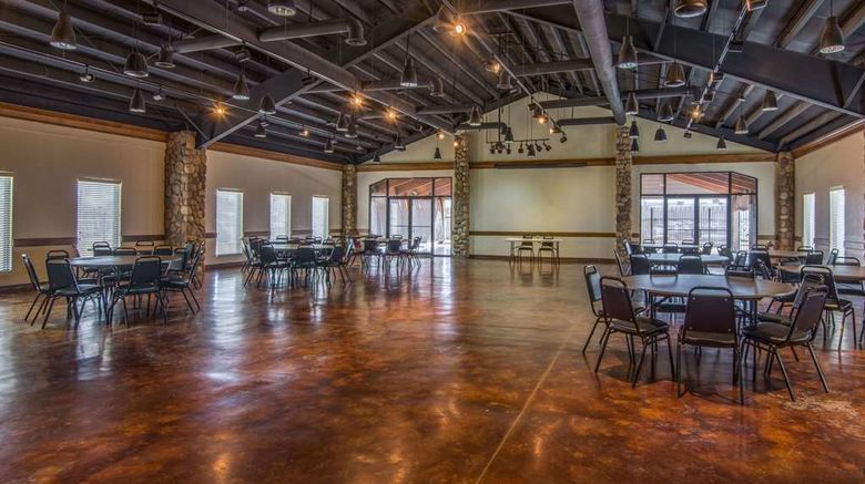 <b>AmericInn by Wyndham Pampa Event Ctr Meeting</b>. Images powered by <a href="https://iceportal.shijigroup.com/" title="IcePortal" target="_blank">IcePortal</a>.