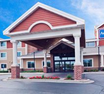 AmericInn by Wyndham Chanhassen Exterior