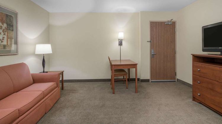 AmericInn by Wyndham Newton Suite