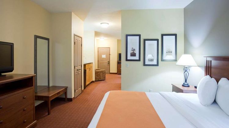 AmericInn by Wyndham Fargo South Room