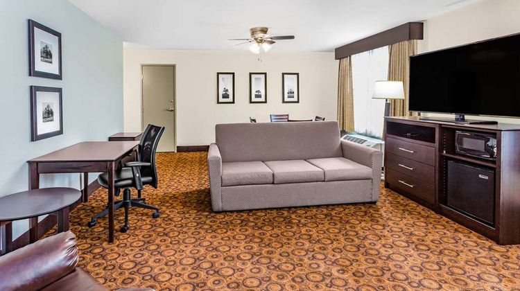 AmericInn by Wyndham Burnsville Suite