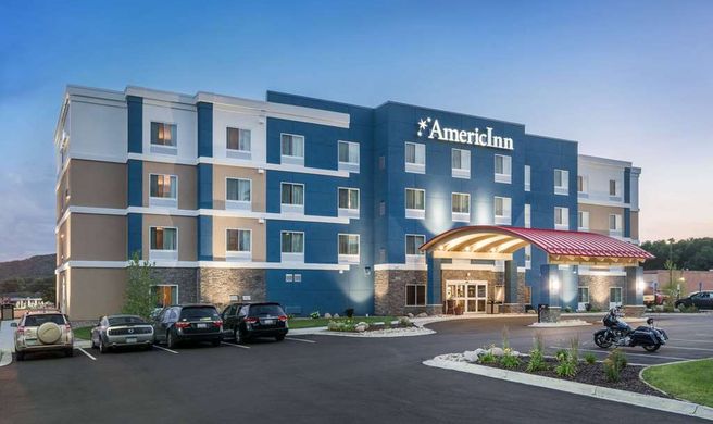 AmericInn Hotel & Suites Winona Exterior