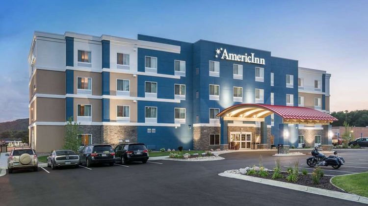 AmericInn Hotel & Suites Winona Exterior