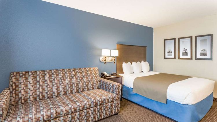 AmericInn by Wyndham Sleepy Eye Room