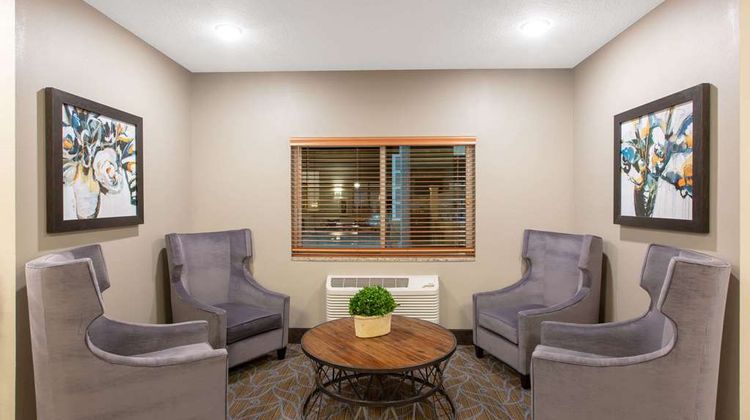 AmericInn by Wyndham Humboldt Lobby