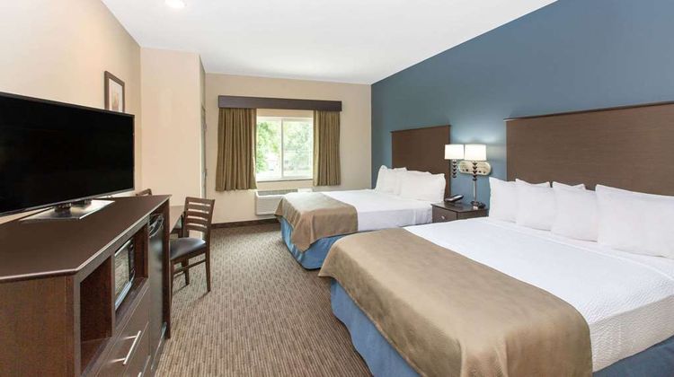 AmericInn by Wyndham Humboldt Suite