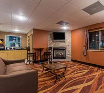 AmericInn by Wyndham Boscobel Lobby