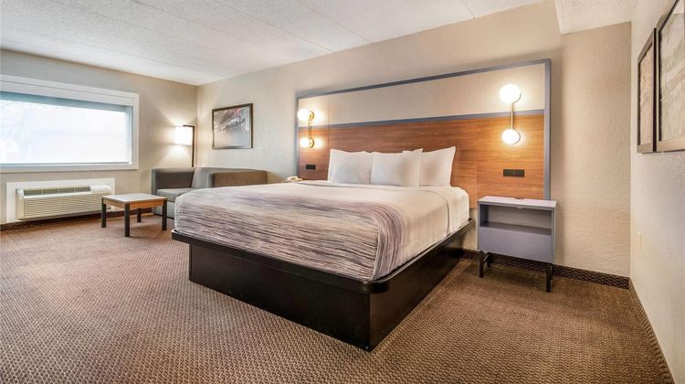 AmericInn by Wyndham St Peter Suite