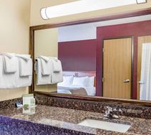 AmericInn by Wyndham Duluth South Room
