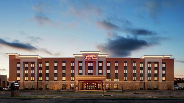 Hampton Inn & Suites Chicago/Waukegan Exterior