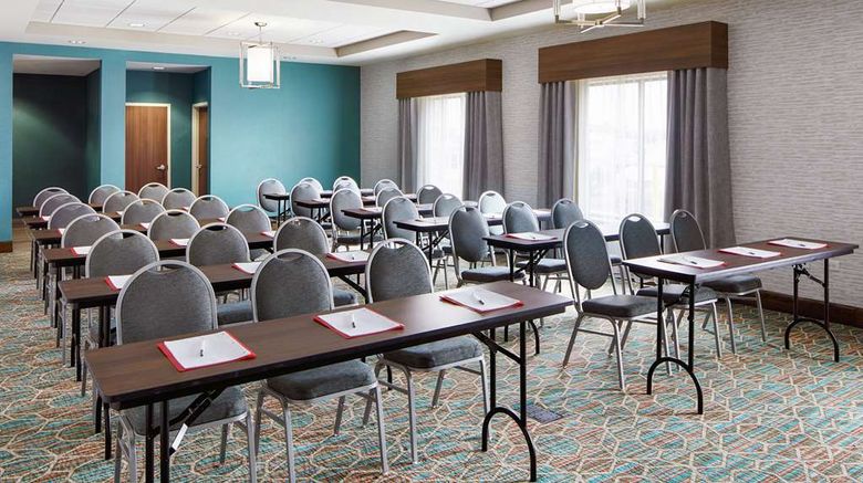 <b>Hampton Inn & Suites Chicago/Waukegan Meeting</b>. Images powered by <a href="https://iceportal.shijigroup.com/" title="IcePortal" target="_blank">IcePortal</a>.