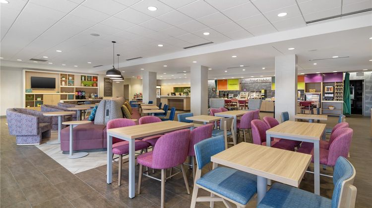 Home2 Suites by Hilton Queensbury Lobby