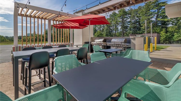 Home2 Suites by Hilton Queensbury Exterior