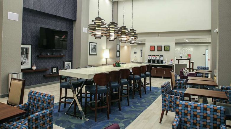 <b>Hampton Inn & Suites Mount Laurel Lobby</b>. Images powered by <a href="https://iceportal.shijigroup.com/" title="IcePortal" target="_blank">IcePortal</a>.