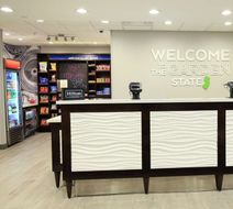 Hampton Inn & Suites Mount Laurel Lobby