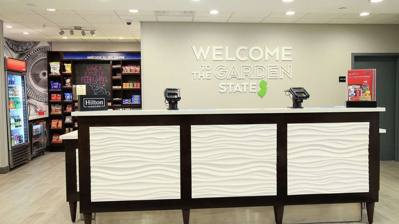 <b>Hampton Inn & Suites Mount Laurel Lobby</b>. Images powered by <a href="https://iceportal.shijigroup.com/" title="IcePortal" target="_blank">IcePortal</a>.