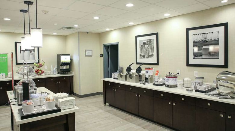 <b>Hampton Inn & Suites Mount Laurel Restaurant</b>. Images powered by <a href="https://iceportal.shijigroup.com/" title="IcePortal" target="_blank">IcePortal</a>.