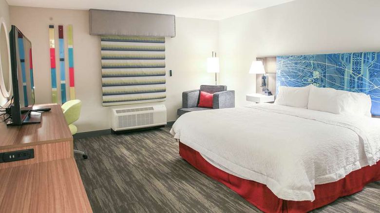 <b>Hampton Inn & Suites Mount Laurel Room</b>. Images powered by <a href="https://iceportal.shijigroup.com/" title="IcePortal" target="_blank">IcePortal</a>.