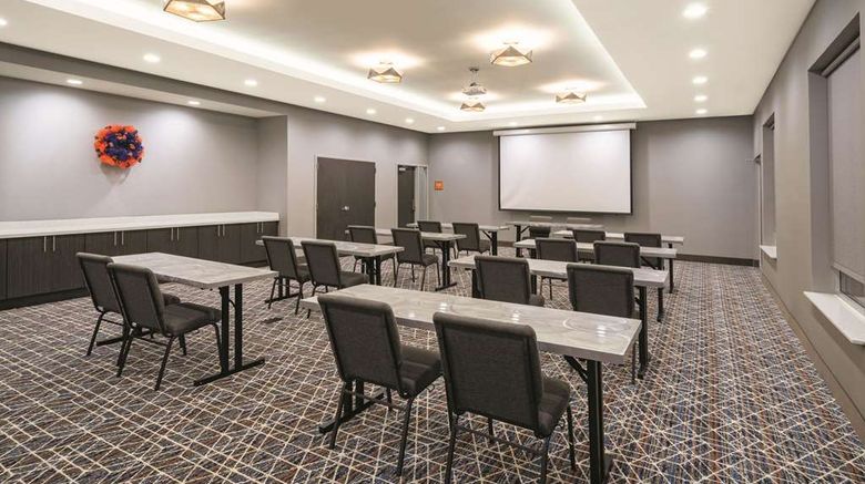 <b>La Quinta Inn & Suites Opelika - Auburn Meeting</b>. Images powered by <a href="https://iceportal.shijigroup.com/" title="IcePortal" target="_blank">IcePortal</a>.