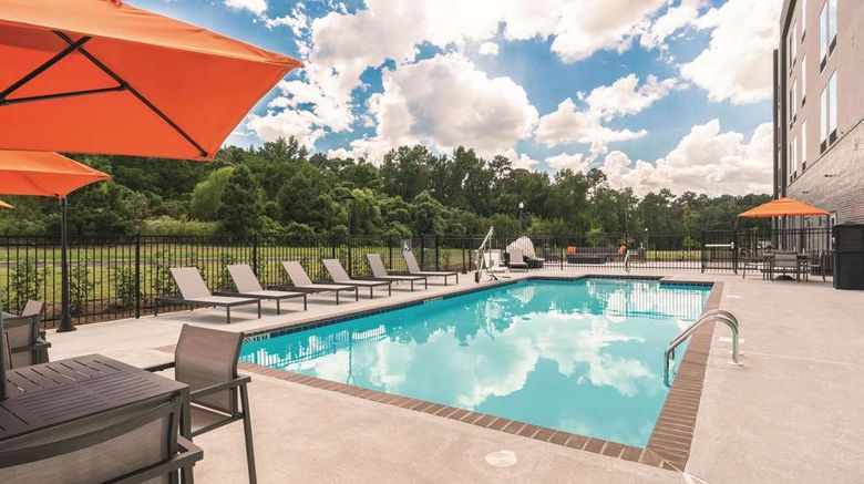 <b>La Quinta Inn & Suites Opelika - Auburn Pool</b>. Images powered by <a href="https://iceportal.shijigroup.com/" title="IcePortal" target="_blank">IcePortal</a>.